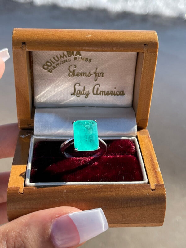 100% Glowing Genuine Colombian Emerald Ring